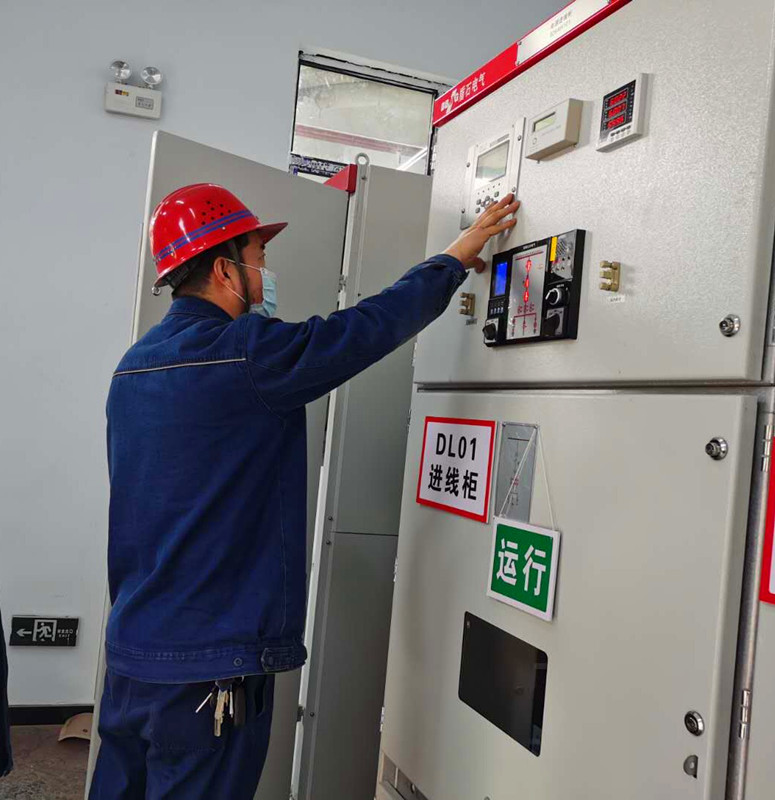 1586768132873352.jpg 龍鋼用電驗(yàn)收現(xiàn)場(chǎng)_副本.jpg