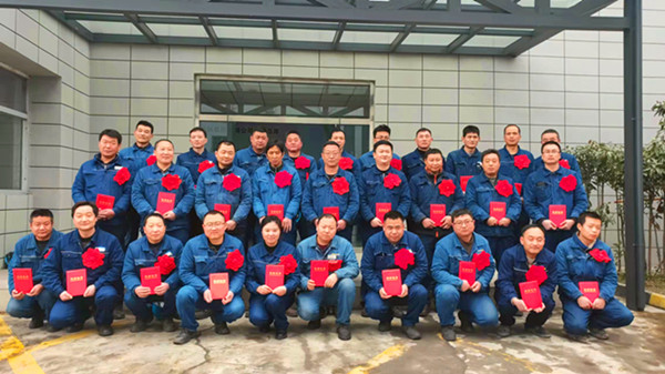 1645437544832621.jpg 先進(jìn)合影_副本.jpg